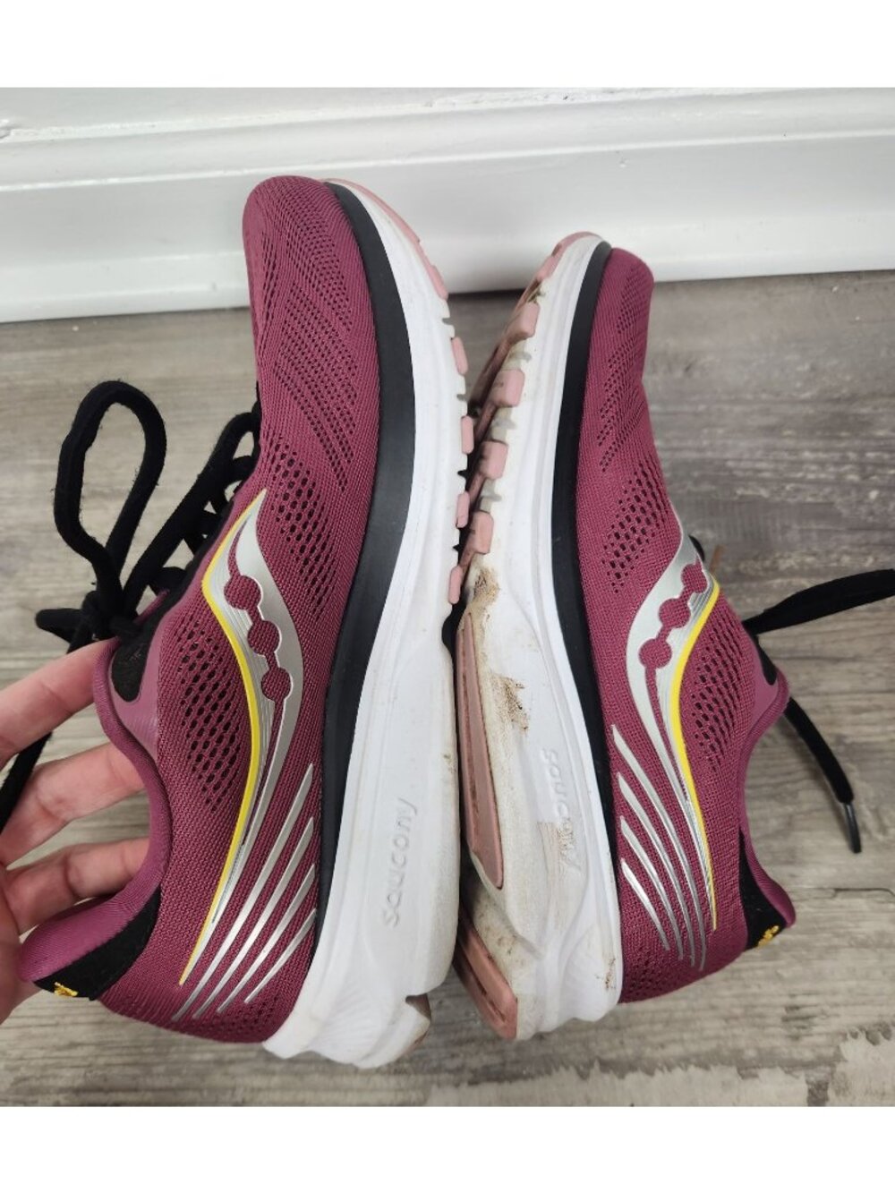 Saucony Women's Sz. 9.5 14 Quartz/Vizigold Violet Running Shoes - Picture 4 of 7